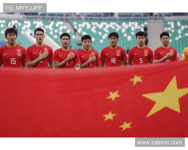 国足迎战韩国激情奏国歌展现中华力量与团结精神